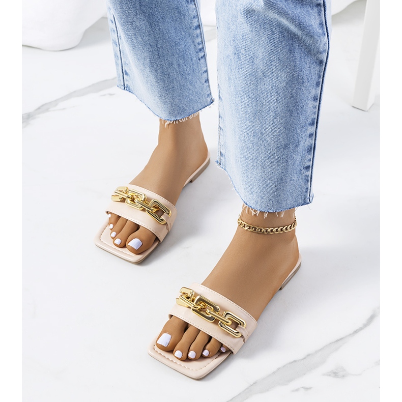 BM Bézs színű elegáns papucs Cherell lánccal 1