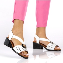 Bőr nyitott szandál filippo ds2308/22 fehér dekorációval 1