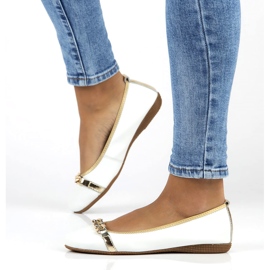 Bőr balett lakások lánccal Filippo DP3709/22 fehér 1