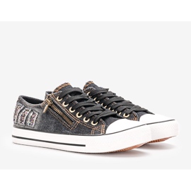 Fekete farmer tornacipő a Nikula cégtől 1