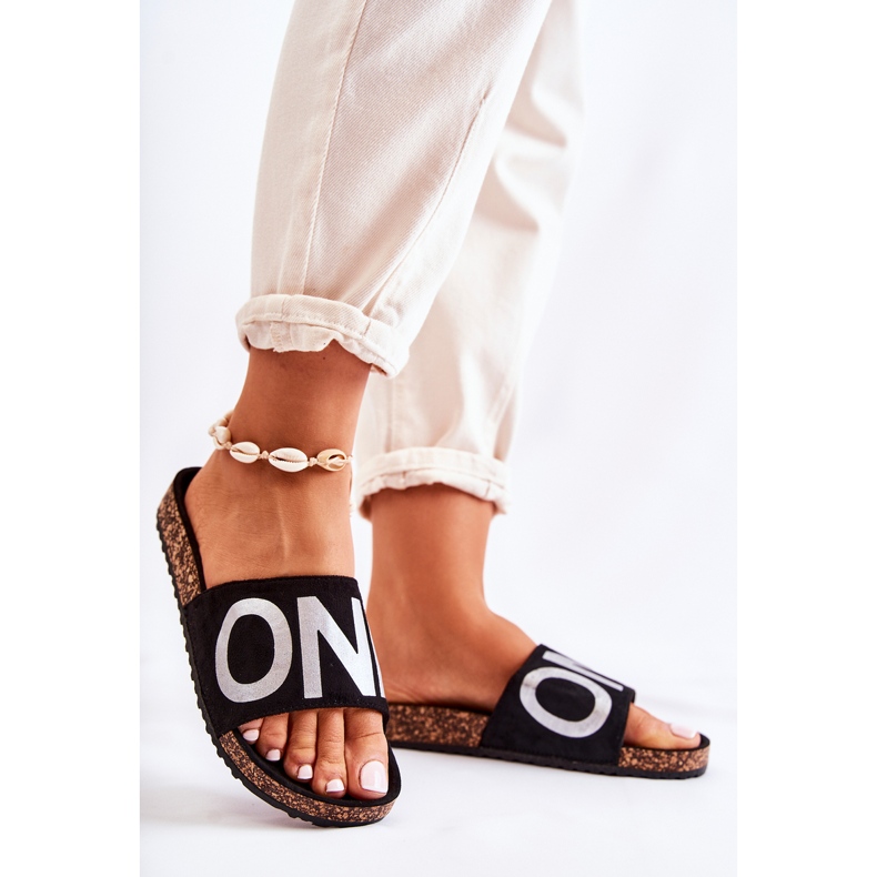 PE1 Klasszikus Slip-On papucs fekete és ezüst Bahari felirattal 1