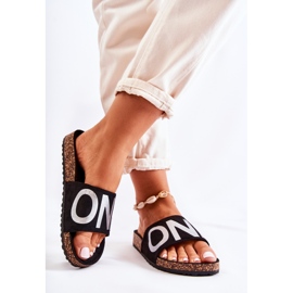 PE1 Klasszikus Slip-On papucs fekete és ezüst Bahari felirattal 2