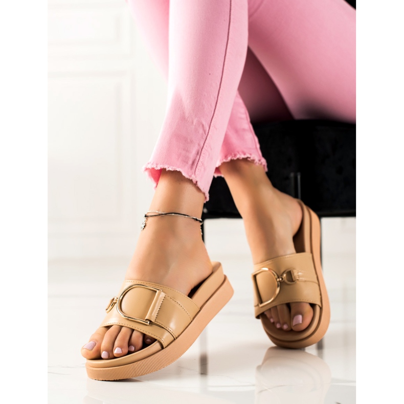 MIKA Stílusos bézs papucs barna 1