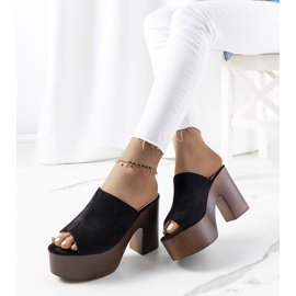 Fekete papucs a Klaren platformon 1