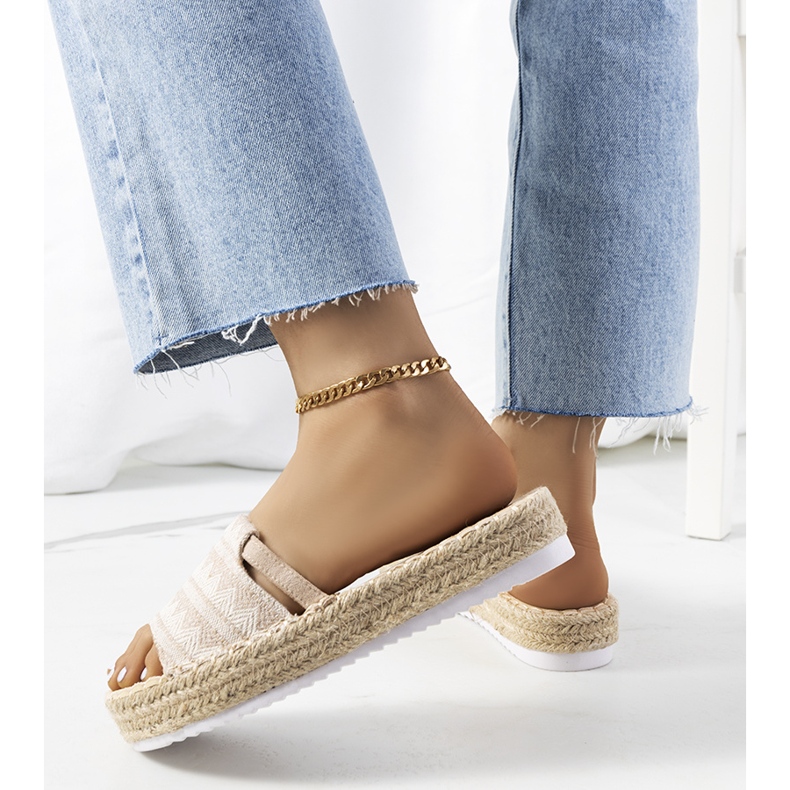 Bézs papucs az Ana platformon 1 Bézs papucs az Ana platformon 1