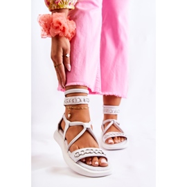 Bőr szandál az emelvényen Maciejka 05559-11 fehér 1