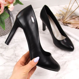 Fekete magassarkú Sergio Leone-tól 1