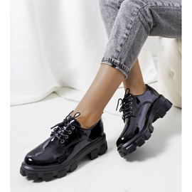 Fekete lakkozott cipő traktor talpon Wind 1