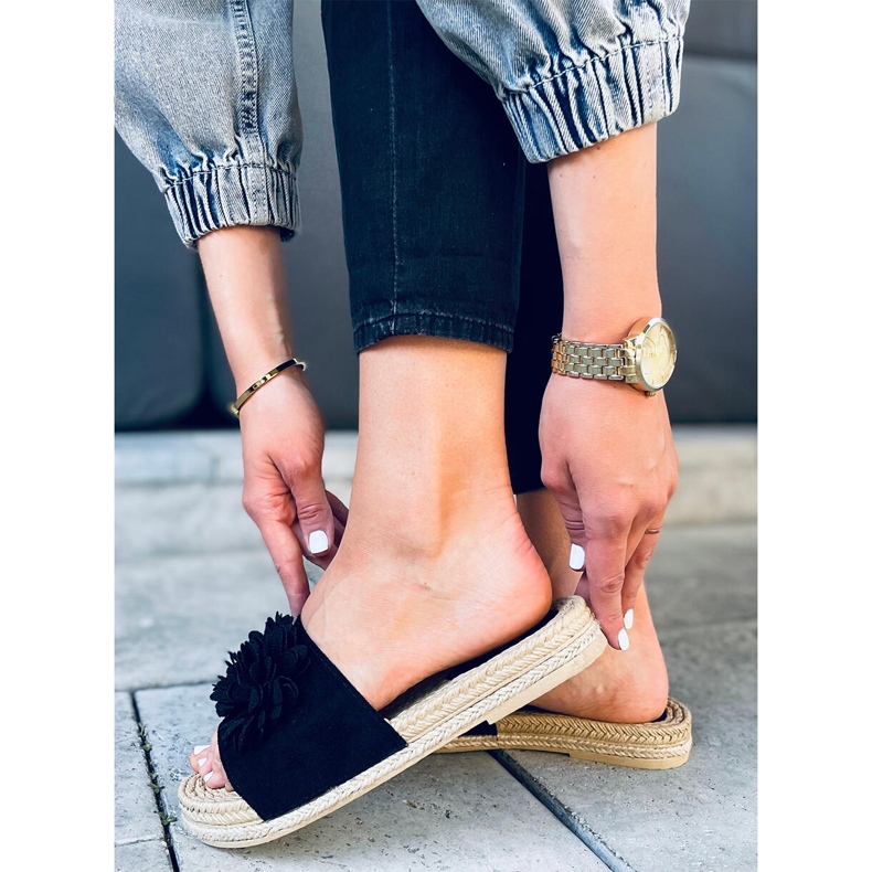 Virágos fiesta Primrose Fekete papucs 1