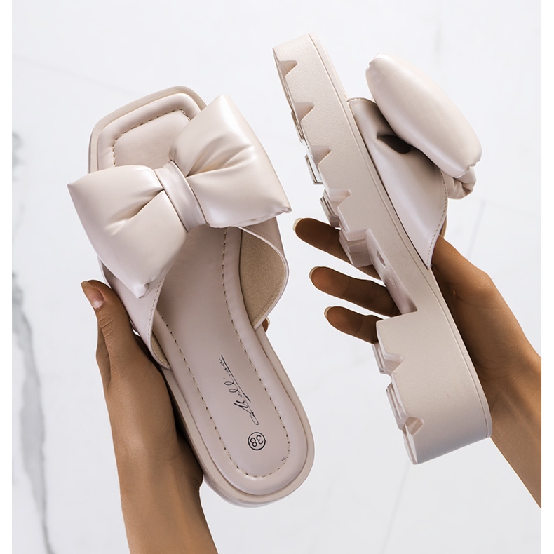 Bézs papucs a Platt traktor talpán 1