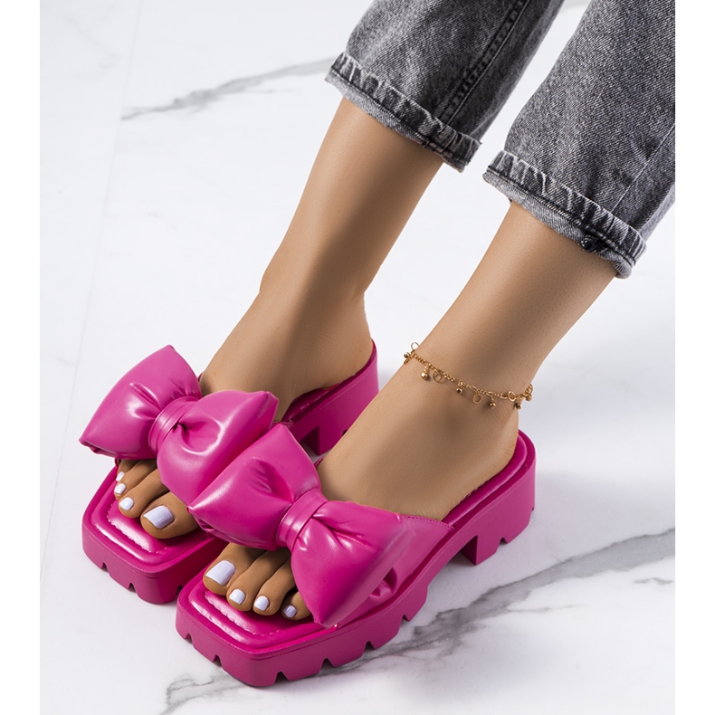 Rózsaszín papucs a Platt traktor talpán 2