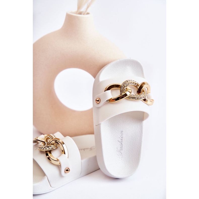 FK1 Gyerek gumipapucs dekoratív lánccal, fehér Suzie 2