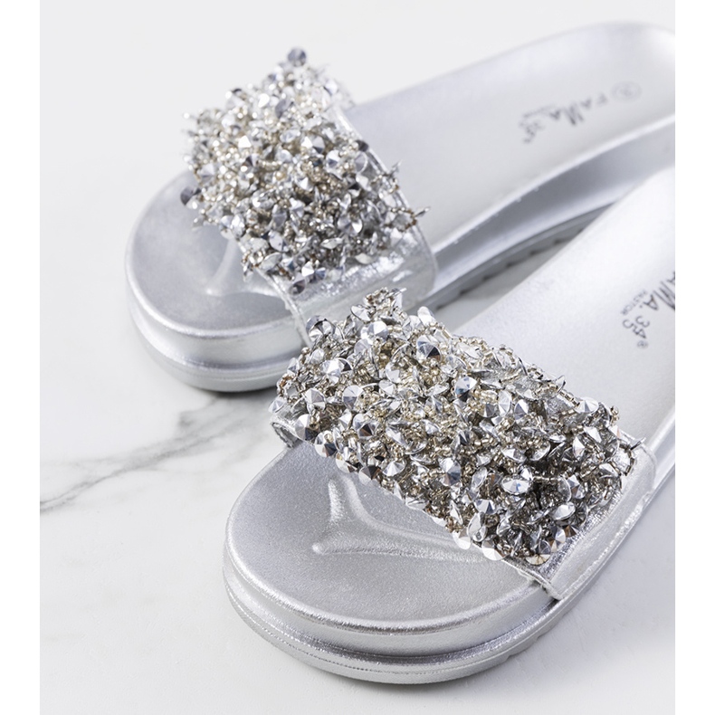 Ezüst papucs a Marthas emelvényen 1