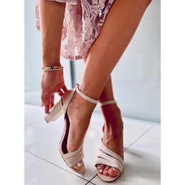 Leslie Beige sarkú szandál bézs 1