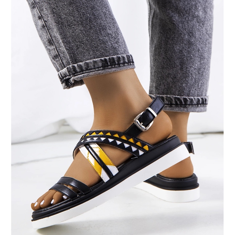 A márka fekete női szandálja Doren 1