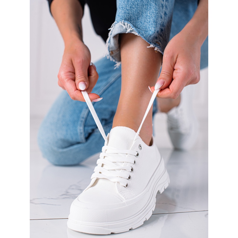 SHELOVET Fehér cipők a platformon 1