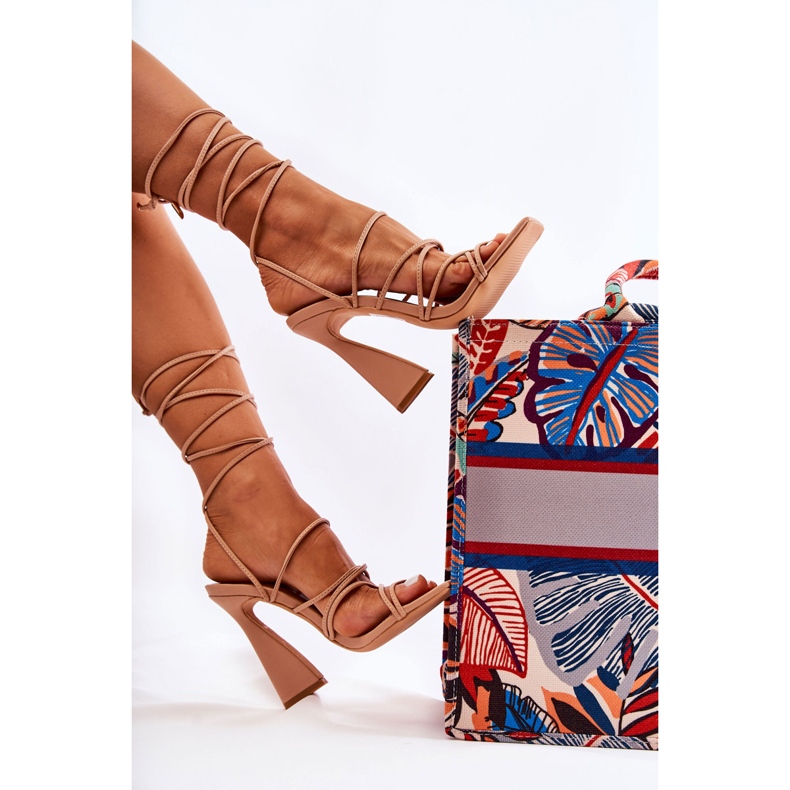 Megkötött szandál divatos sarkú meztelen vászonon bézs 1