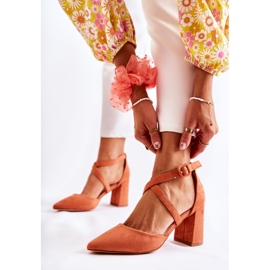 FB1 Divatos szandálok egy Sinari narancssárga bárban 1