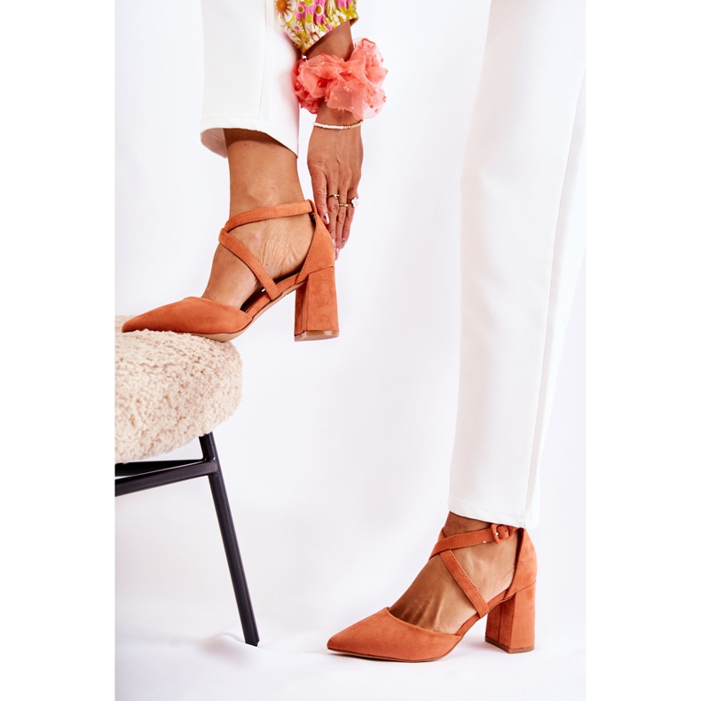 FB1 Divatos szandálok egy Sinari narancssárga bárban 2