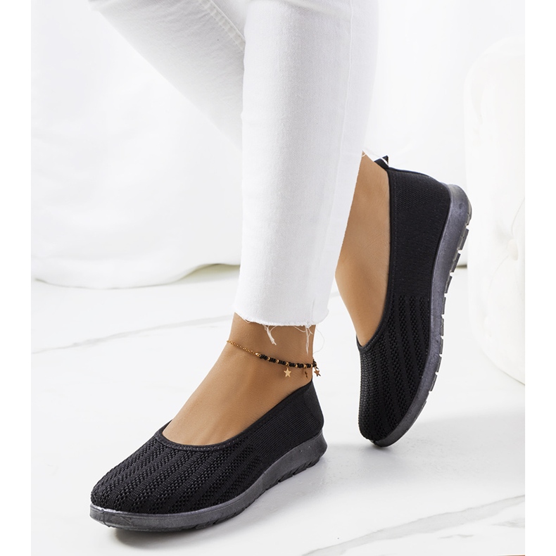 Fekete tornacipő a Meeri cégtől 1