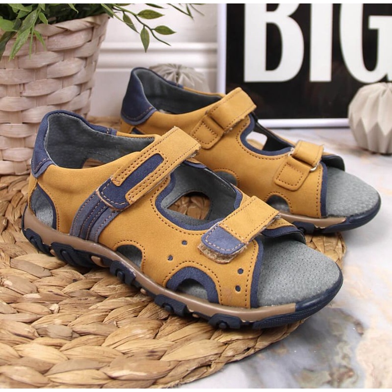 Tépőzáras szandál Kornecki Jr KOR6188A teve barna 2