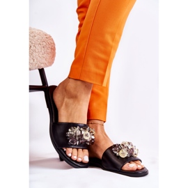 Bőr női papucs díszítéssel Nicole 2726 fekete 1