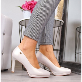 Szivattyúk a gyöngybézs Sergio Leone platformon 2