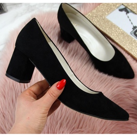 Pumpák az oszlopon, fekete Juma velúr 1