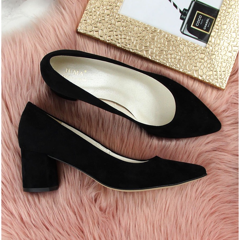 Pumpák az oszlopon, fekete Juma velúr 2