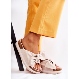 PG1 Papucs a bézs olyan kényelmes platformon 1