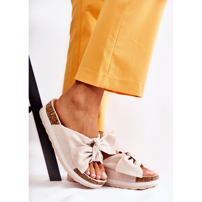 PG1 Papucs a bézs olyan kényelmes platformon 1