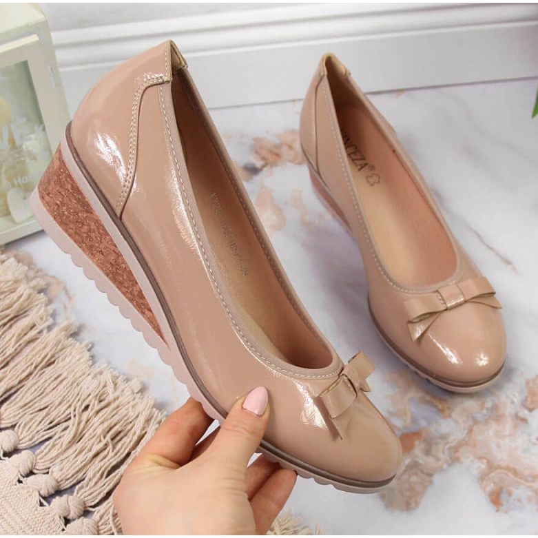 Ékszivattyúk bézs lakkozott W Vinceza 1