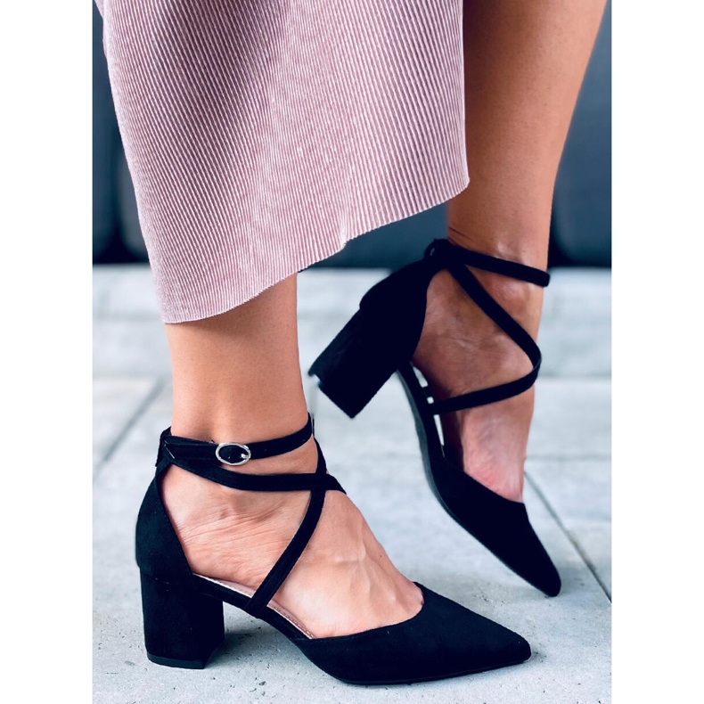 Sandra Fekete magassarkú 2