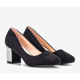 Fekete pumpák Goyal posztján 1