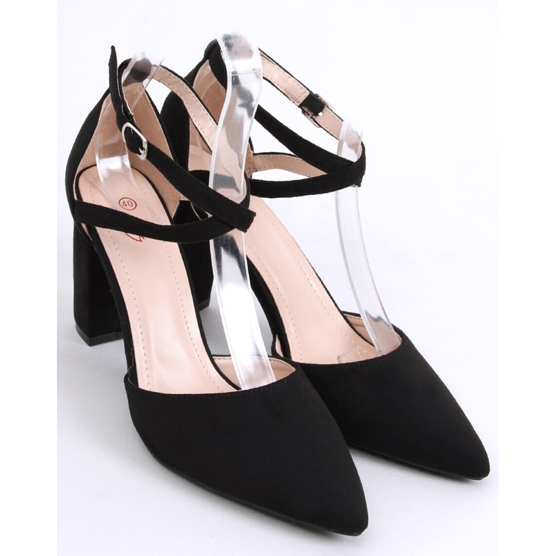 Szivattyúk Lizzie Black posztján fekete 2