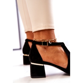 Velúr pumpák a sarkon Laura Messi 2309 fekete 1