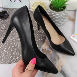 Pumpák egy fekete Sergio Leone sarkon 1