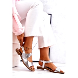 Bőr csatos szandál Lewski 3041 ezüst 4