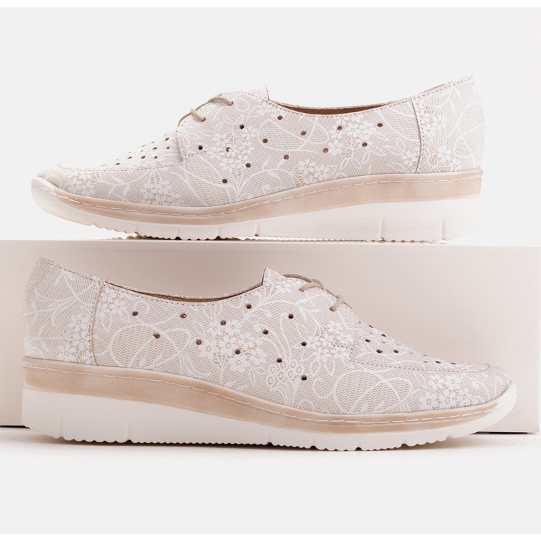 Radoskór Kényelmes, alacsony ékű cipő szélesebb lábhoz bézs 1