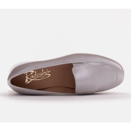 Radoskór Kényelmes ezüst női cipő szélesebb lábhoz 7