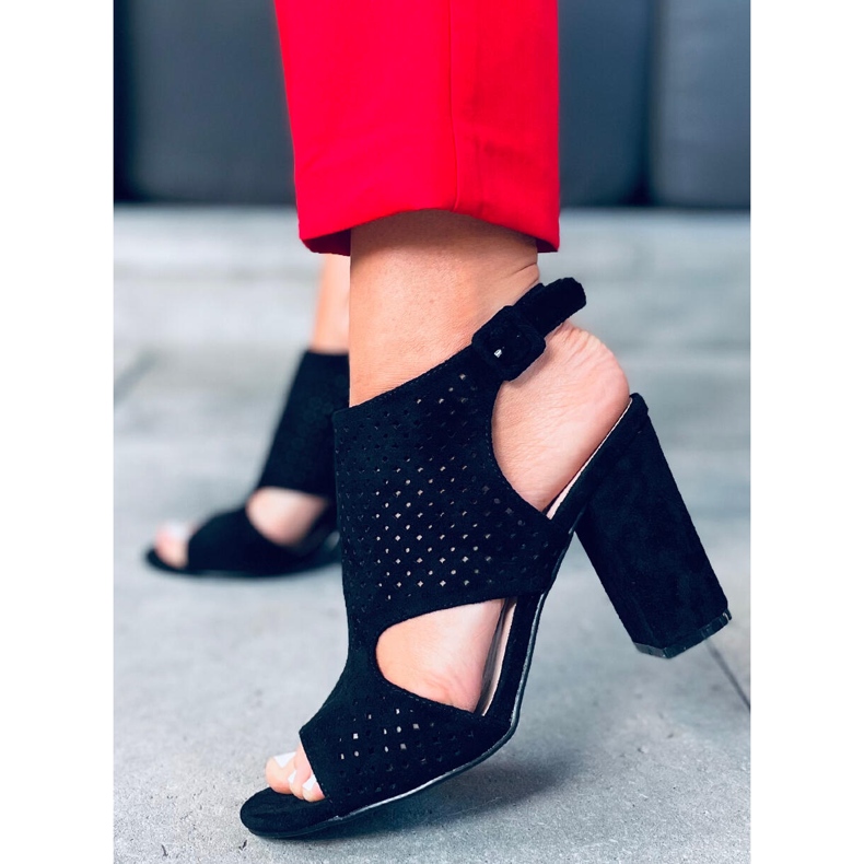 Guala fekete magas sarkú áttört szandál 1