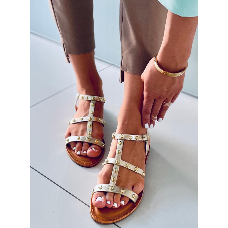 Szandál Neha Gold szegecsekkel aranysárga 1 Szandál Neha Gold szegecsekkel aranysárga 1