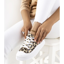 Bézs színű tornacipő a Chovka platformon barna fekete 1