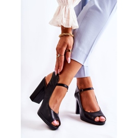 Bőr Szandál Egy Fekete Visali Bár 2