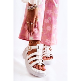 PG1 Divatos szandál fehér pánttal 1