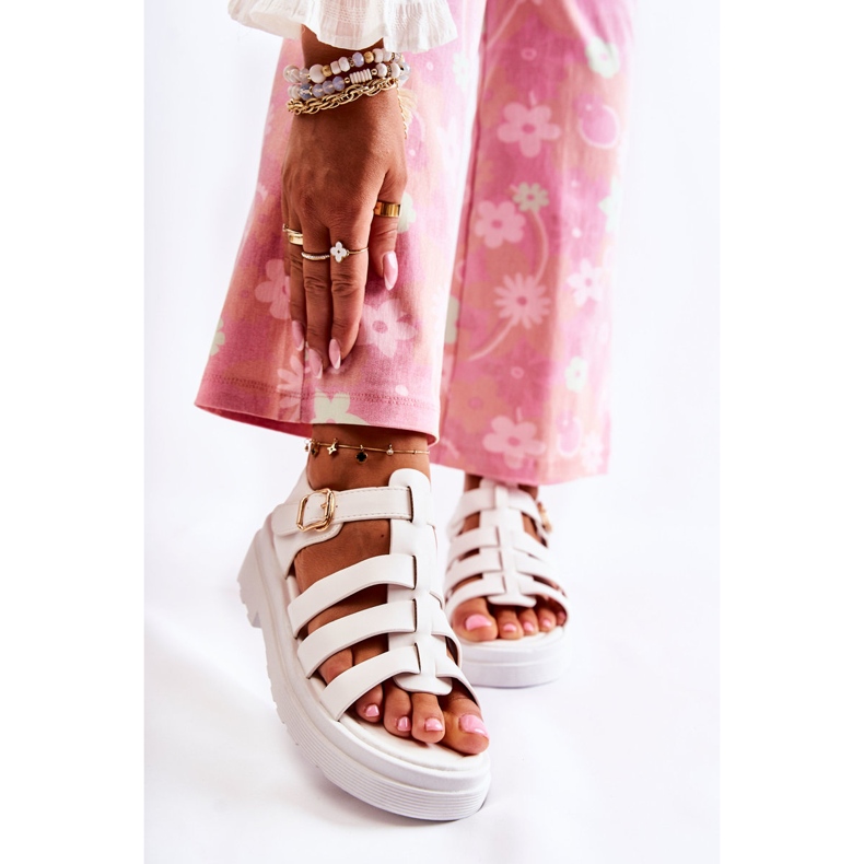 PG1 Divatos szandál fehér pánttal 1
