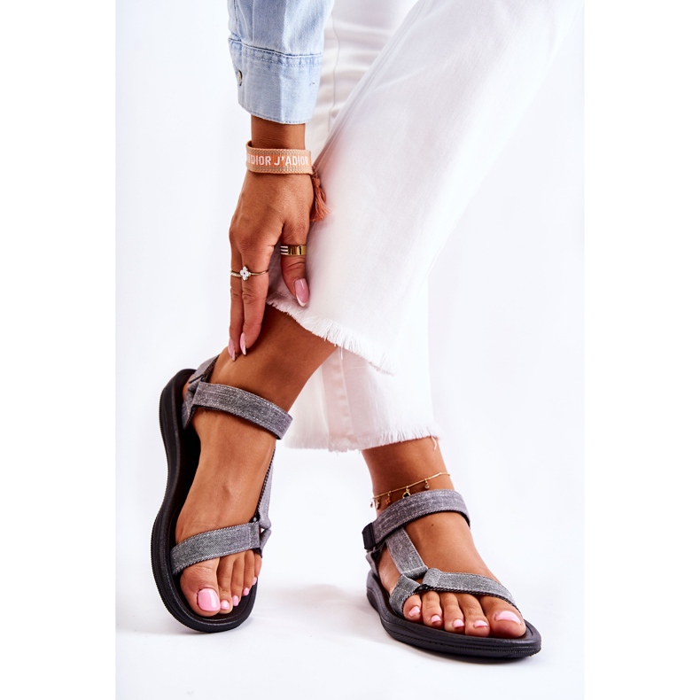 PM1 Klasszikus női szandál tépőzárral, szürke Kalla 2