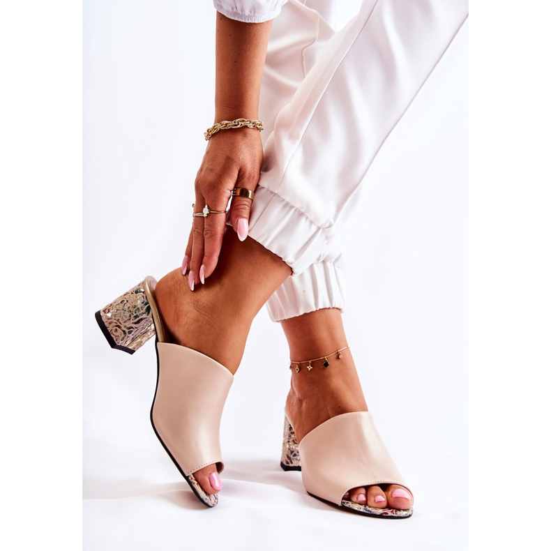 PA2 Bőr női papucs magassarkú virágokkal bézs színű Nessita 2