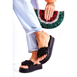 Női emelvényes papucsok díszítéssel, fekete 2