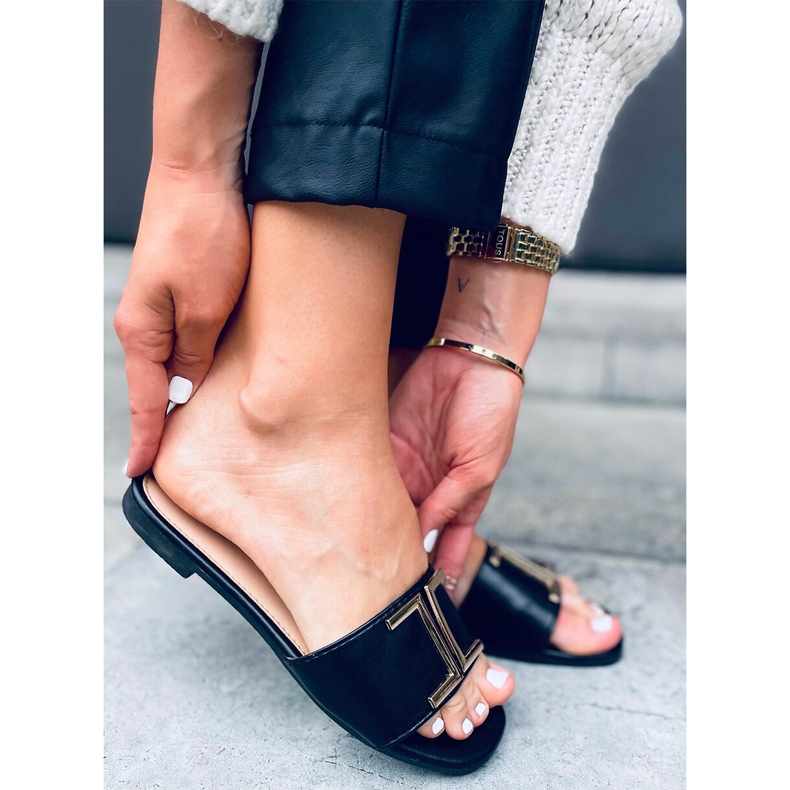 BM Azalea fekete női szandál 2